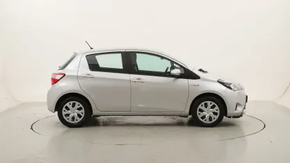 Usata Toyota Yaris Hybrid Business Edition 101 CV (74 kW) 2019 Argentoargento Utilitaria