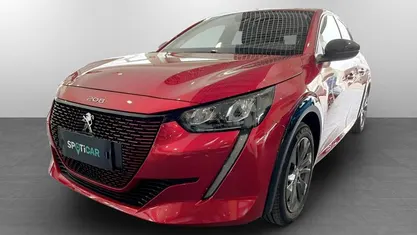 Usata Peugeot e-208 Allure 100 kW (136 CV) 2023 Rosso elixir Utilitaria