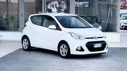 Bianco Usata 2016 Hyundai i10 Due volumi | 7900 € (Buon prezzo)