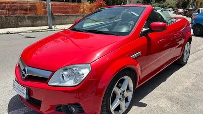 Usata Opel Tigra Sport 90 CV (66 kW) 2006 Rosso Cabrio