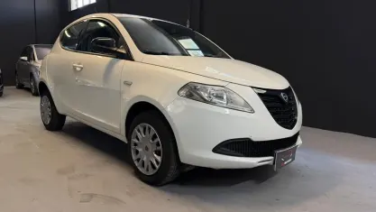 Usata Lancia Ypsilon 80 CV (58 kW) 2015 Bianco Utilitaria