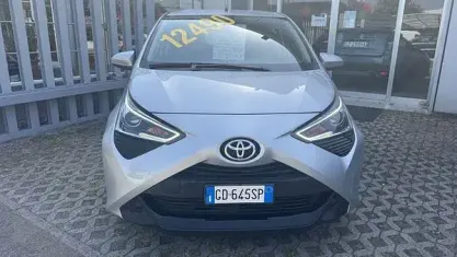 Usata Toyota Aygo X-wave 72 CV (52 kW) 2021 Grigio Utilitaria
