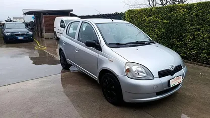 Usata 2005 Toyota Yaris Sol Tre volumi | 2300 € (Buon prezzo)