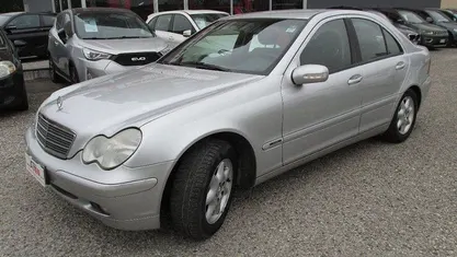 Usata 2002 Mercedes C200 Classic Tre volumi | 2950 € (Cara)