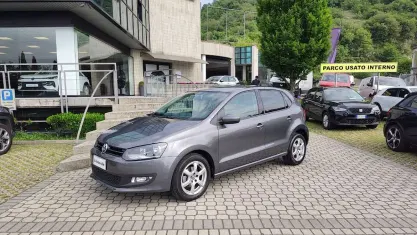 Usado VW Polo Comfortline 69 CV (50 kW) 2013 Gris Utilitario
