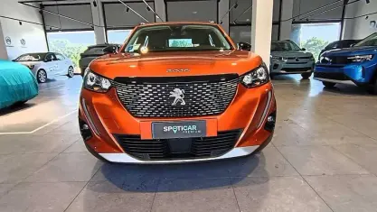 Używany Peugeot 2008 Allure 101 KM (74 kW) 2022 Pomarańczowy SUV