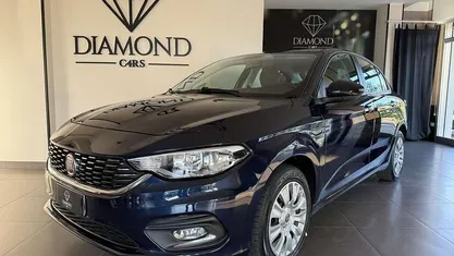 Blu/azzurro Usata 2019 Fiat Tipo Easy Tre volumi | 7999 € (Super prezzo)