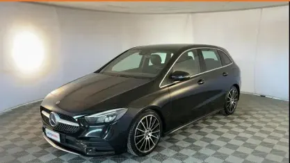 Usata Mercedes B180 Premium 116 CV (85 kW) 2019 Nero Utilitaria
