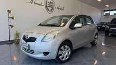 Argento met Usata 2008 Toyota Yaris Tre volumi | 3950 € (Buon prezzo)