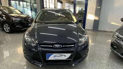 Grigio Usata 2011 Ford Focus Titanium Tre volumi | 2900 € (Buon prezzo)