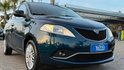 Usata Lancia Ypsilon 69 CV (50 kW) 2017 Blu Utilitaria