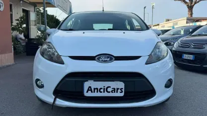 Usata Ford Fiesta 95 CV (69 kW) 2010 Bianco Berlina