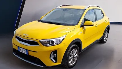 Giallo Usata 2022 Kia Stonic Urban SUV | 13.900 € (Buon prezzo)