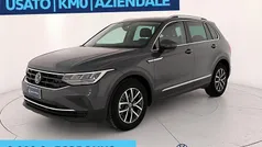 Dolphin grey metallizzato Usata 2021 VW Tiguan Life SUV | 26.900 € (Buon prezzo)