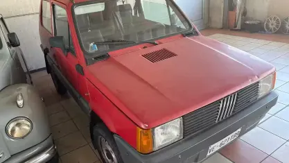 Usata Fiat Panda 4x4 45 CV (33 kW) 1985 Rosso Utilitaria