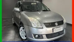 Grigio scuro Usata 2010 Suzuki Swift GL Tre volumi | 1500 € (Buon prezzo)