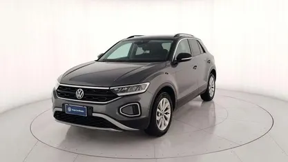 Grigio metallizzato Usata 2022 VW T-Roc Life SUV | 22.300 € (Buon prezzo)