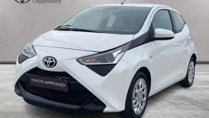 Usata Toyota Aygo X-play 72 CV (52 kW) 2019 Bianco Utilitaria