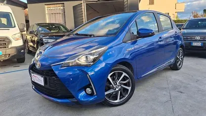 Blu/azzurro Usata 2018 Toyota Yaris Hybrid Style Tre volumi | 10.900 € (Buon prezzo)