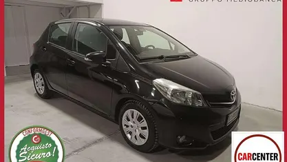 Nero Usata 2013 Toyota Yaris Lounge Tre volumi | 5990 € (Buon prezzo)