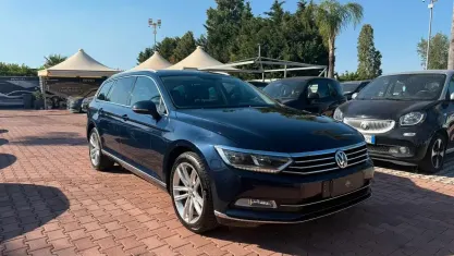 Usata VW Passat Highline 150 CV (110 kW) 2017 Blu Station wagon