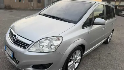 Usata Opel Zafira Cosmo 150 CV (110 kW) 2010 Grigio Monovolume