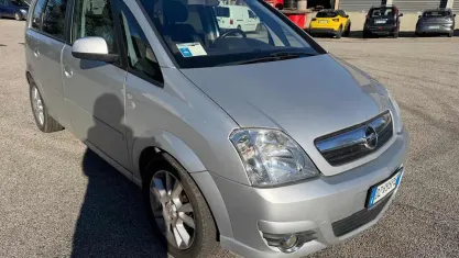 Usata Opel Meriva Cosmo 105 CV (77 kW) 2010 Grigio Monovolume