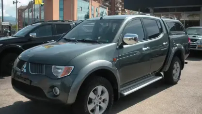 Usata Mitsubishi L200 Intense 136 CV (100 kW) 2011 Verde Pick-up