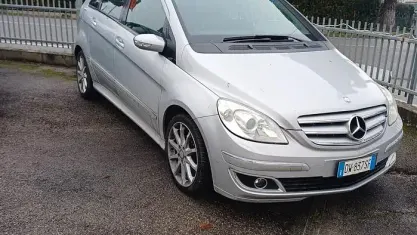 Usata Mercedes B180 109 CV (80 kW) 2009 Grigio Monovolume