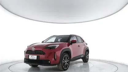 Käytetty Toyota Yaris Cross Lounge 92 HP (67 kW) 2022 Punainen Katumaasturi