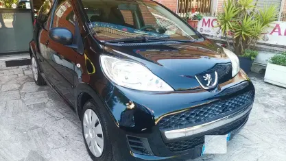 Usata Peugeot 107 68 CV (50 kW) 2009 Nero Utilitaria