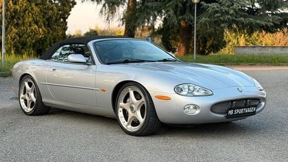 Usata Jaguar XKR Supercharged 363 CV (266 kW) 2003 Grigio Cabrio