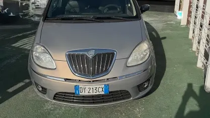Usata Lancia Musa 95 CV (69 kW) 2009 Giallo Monovolume