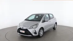 Argento Usata 2017 Toyota Yaris Cool Tre volumi | 9999 € (Buon prezzo)