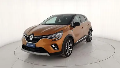 Usata Renault Captur Intens 159 CV (116 kW) 2021 Arancione metallizzato SUV