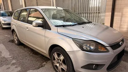 Usata Ford Focus 110 CV (80 kW) 2010 Grigio Station wagon