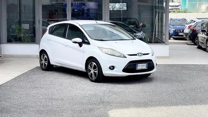Usata Ford Fiesta 82 CV (60 kW) 2009 Bianco Utilitaria