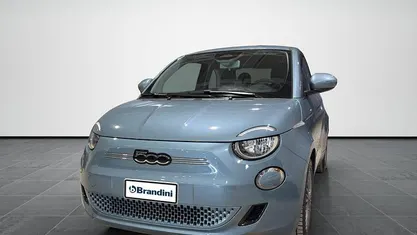 Usata Fiat 500e Icon 85 kW (116 CV) 2021 Blu marine Cabrio