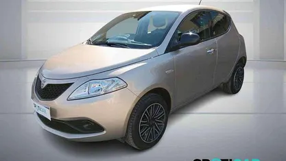 Oro Usata 2019 Lancia Ypsilon Platinum Due volumi | 10.000 € (Buon prezzo)