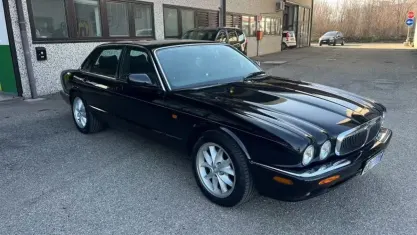 Usata Jaguar XJ 284 CV (208 kW) 1999 Nero Berlina