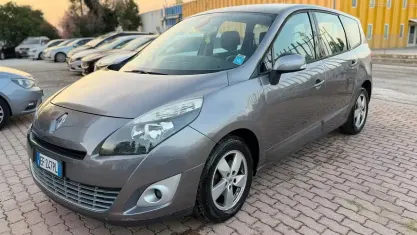Usata Renault Scénic III Dynamique 110 CV (80 kW) 2010 Grigio Monovolume