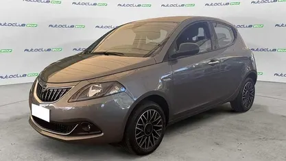 Usata Lancia Ypsilon S 70 CV (51 kW) 2024 Grigio Utilitaria