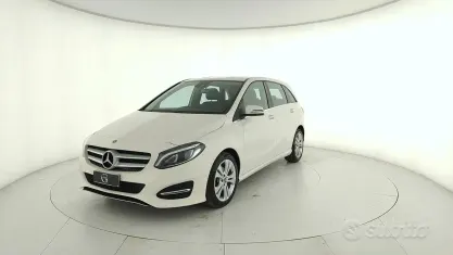 Usata Mercedes B200 135 CV (99 kW) 2019 Bianco Monovolume