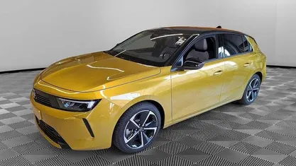 Giallo Usata 2025 Opel Astra Elegance Tre volumi | 29.180 € (Ottimo prezzo)