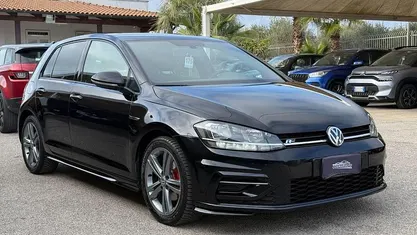 Usata VW Golf Sportsvan R-line 116 CV (85 kW) 2018 Nero Monovolume