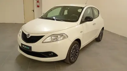 Usata Lancia Ypsilon Gold 69 CV (50 kW) 2020 Bianco Utilitaria