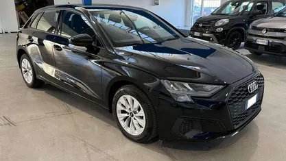 Nero metallizzato Usata 2022 Audi A3 e-tron Business Due volumi | 24.900 € (Ottimo prezzo)