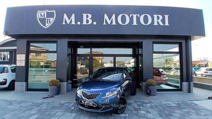 Używany Lancia Ypsilon Silver 69 KM (50 kW) 2022 Niebieski Hatchback