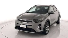 Grigio metall. Usata 2024 Kia Stonic Style SUV | 16.500 € (Buon prezzo)