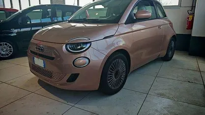 Ny Fiat 500 65 HK (47 kW) 2026 Rosa Halvkombi